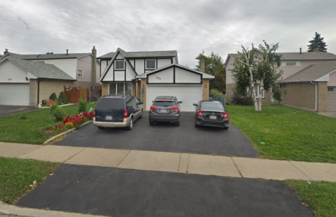 3314 Brandon Gate Dr Mississauga L4T-2C4