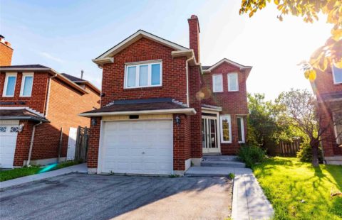 3636 Twinmaple Dr Mississauga L4Y-3R1