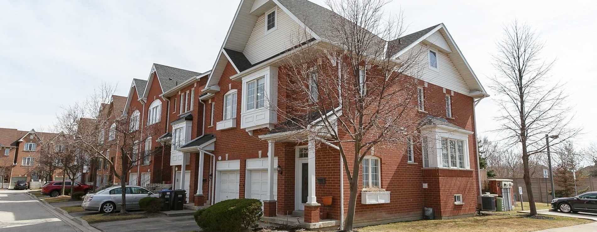 1591 South Parade Crt #34 Mississauga L5M-6G1